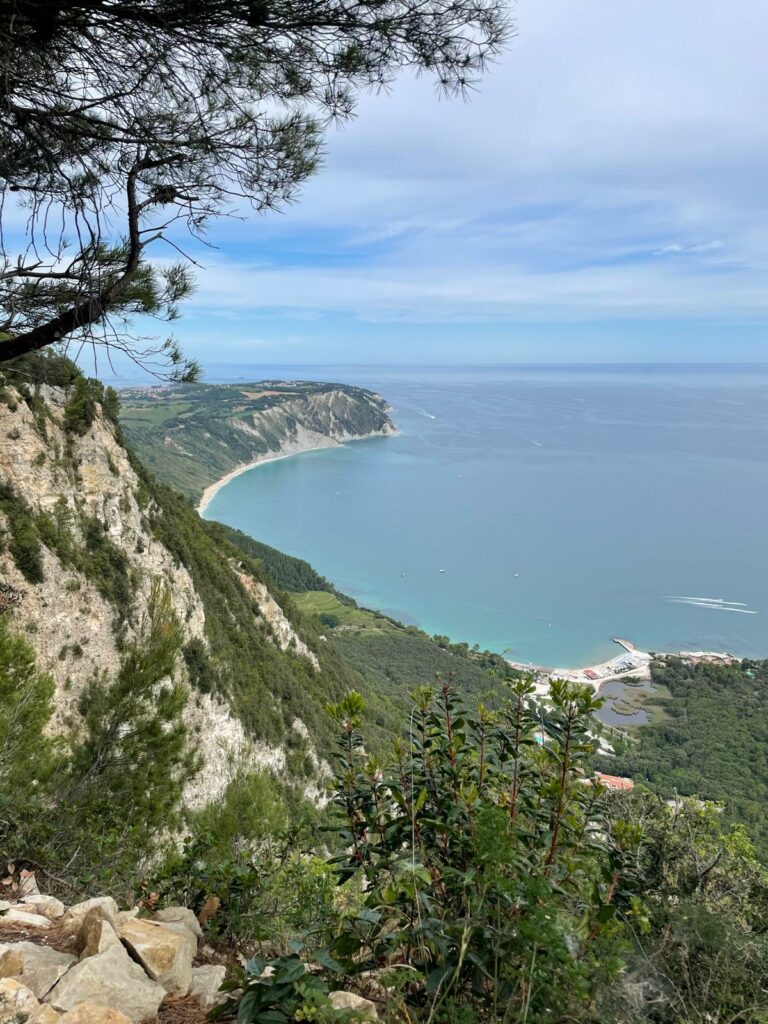 Scopri di più sull'articolo Monte Conero: panorami sul mare, boschi, storia e leggende